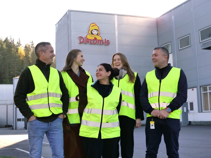 Medarbeidere i gul vest